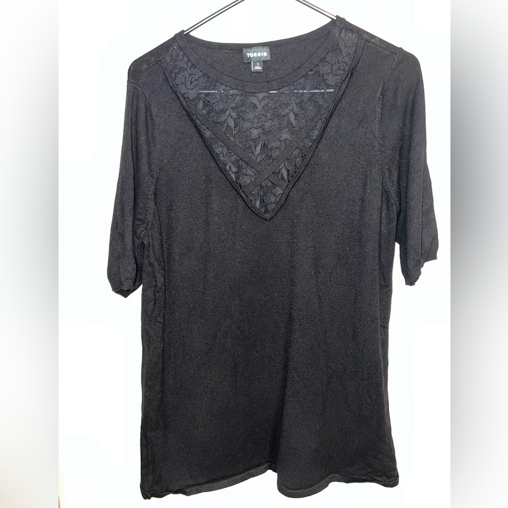Torrid size 1 short sleeve sweater with lace inlay